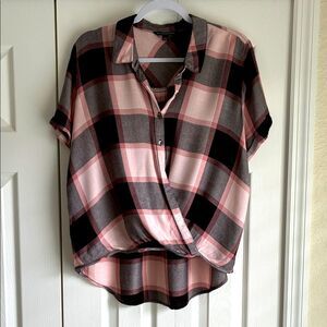 Rock & Republic Pink & Black Plaid Button Down Shirt Women’s Medium Short Sleeve
